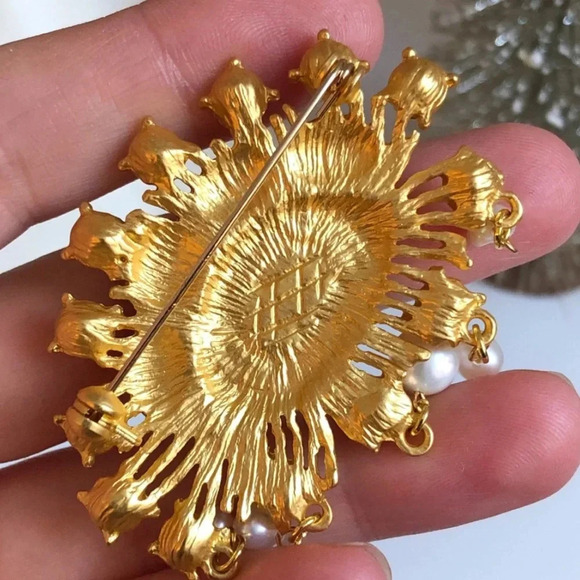 Anthropologie Gold and Red Eye Brooch - Picture 5 of 14